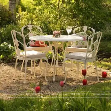 Bàn Ghế Sắt Ngoài Trời: Có nên mua hay không?