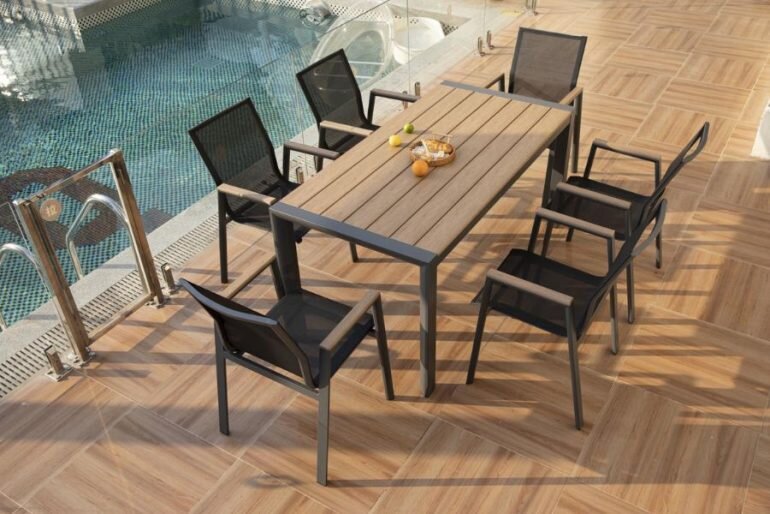 Composite là một vật liệu được tạo thành từ sự kết hợp của hai hoặc nhiều loại vật liệu khác nhau