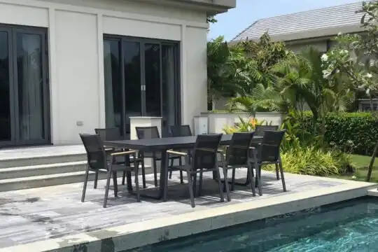 Những bữa sáng giữa thiên nhiên thơ mộng cùng bộ bàn ghế ngoài trời composite