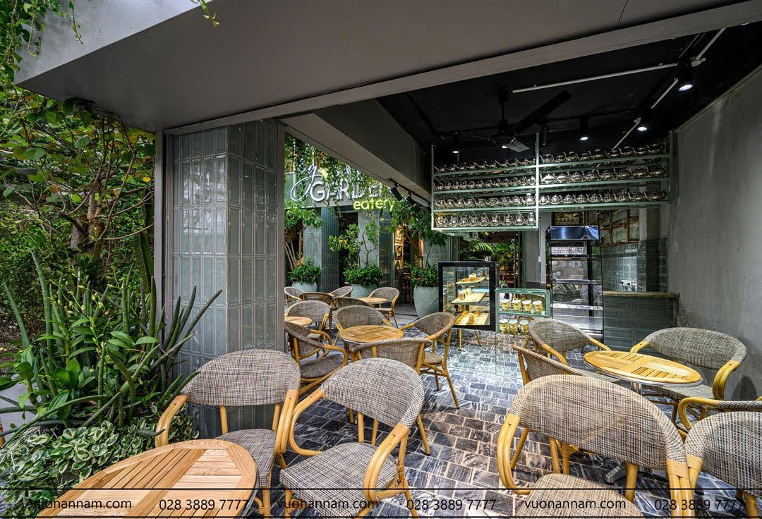 Ghế cafe nổi bật khi đặt vào không gian quán