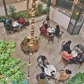 Đổi mới không gian bằng bàn ghế cafe ngoài trời cao cấp