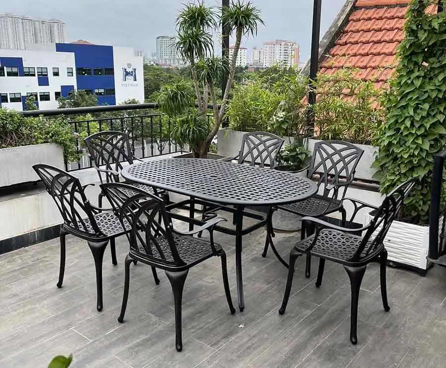 Bộ bàn ghế kích thước rộng rãi cho tiệc sân vườn