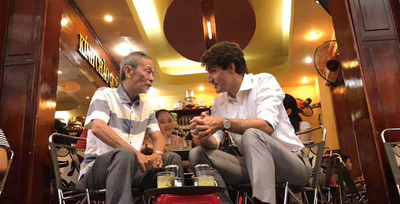 Dau Chi La Mot Bo Ban Ghe Ban Ghe Cafe Xep Gap