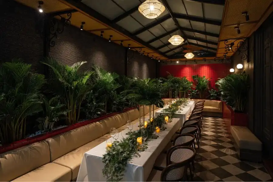 Việc lựa chọn bàn ghế còn liên quan chặt chẽ đến việc đảm bảo sự thống nhất với không gian quán