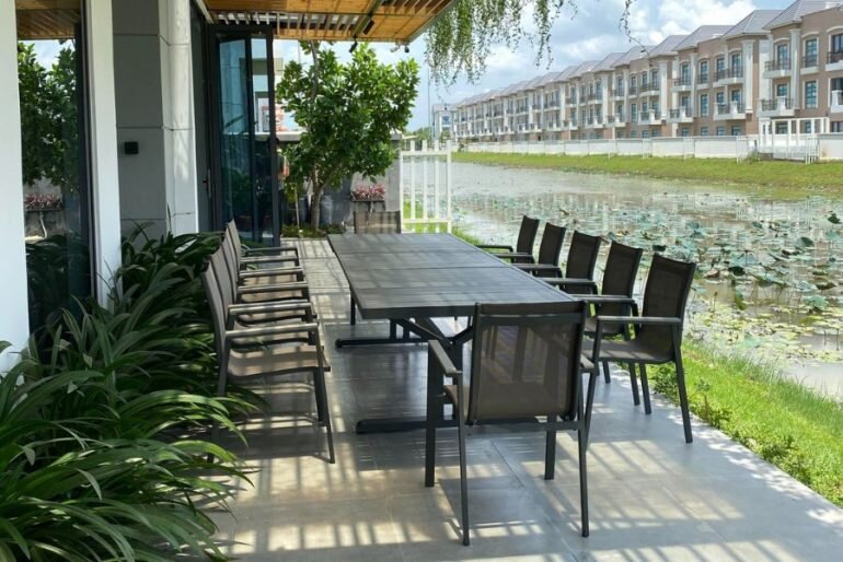 Bàn tiệc kéo dài là lựa chọn của nhiều gia chủ