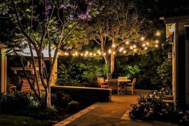 Gợi ý hoàn hảo làm đẹp không gian bằng đèn dây trang trí sân vườn