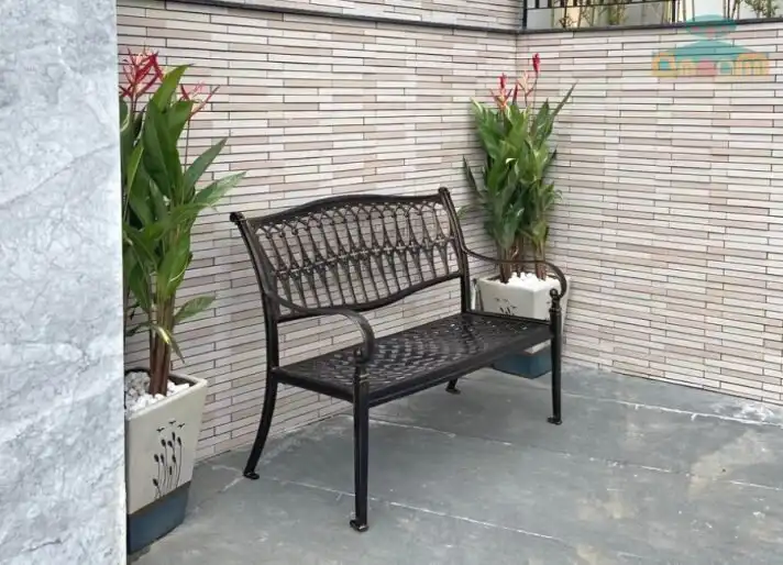 Ghế công viên GCV-05 nổi bật khi đặt vào không gian