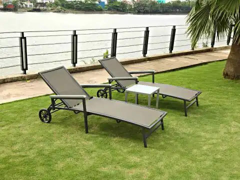 Ghế hồ bơi có bánh xe đẩy