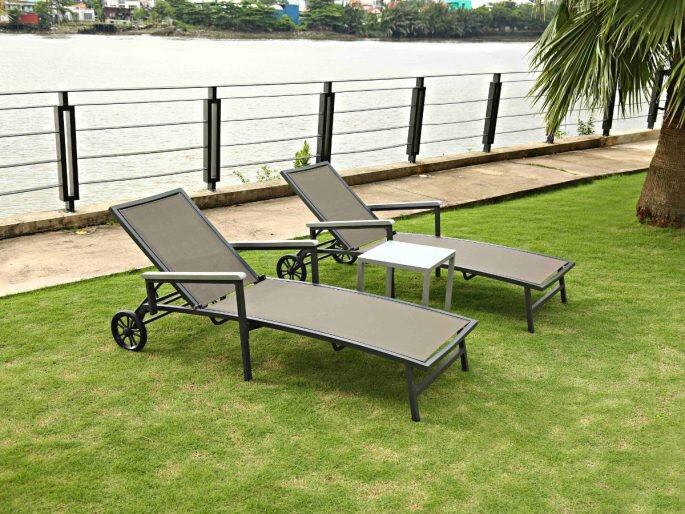 Ghế hồ bơi có bánh xe đẩy