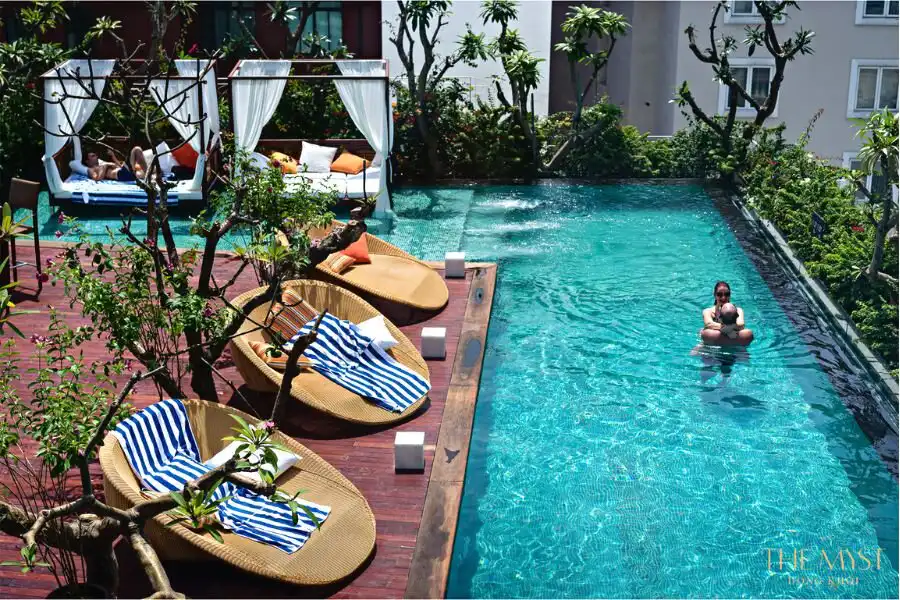 Bể bơi sân thượng The Myst