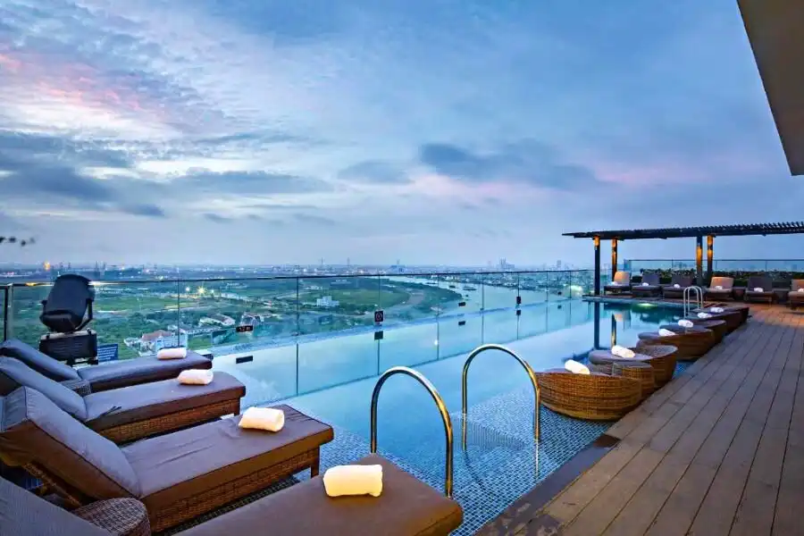 Bể bơi liberty sai gon central riverside