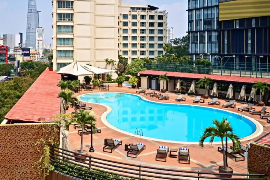 Bể bơi tại New World