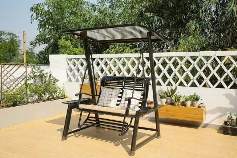 Xích đu sân vườn nhôm đúc màu trắng có gác chân