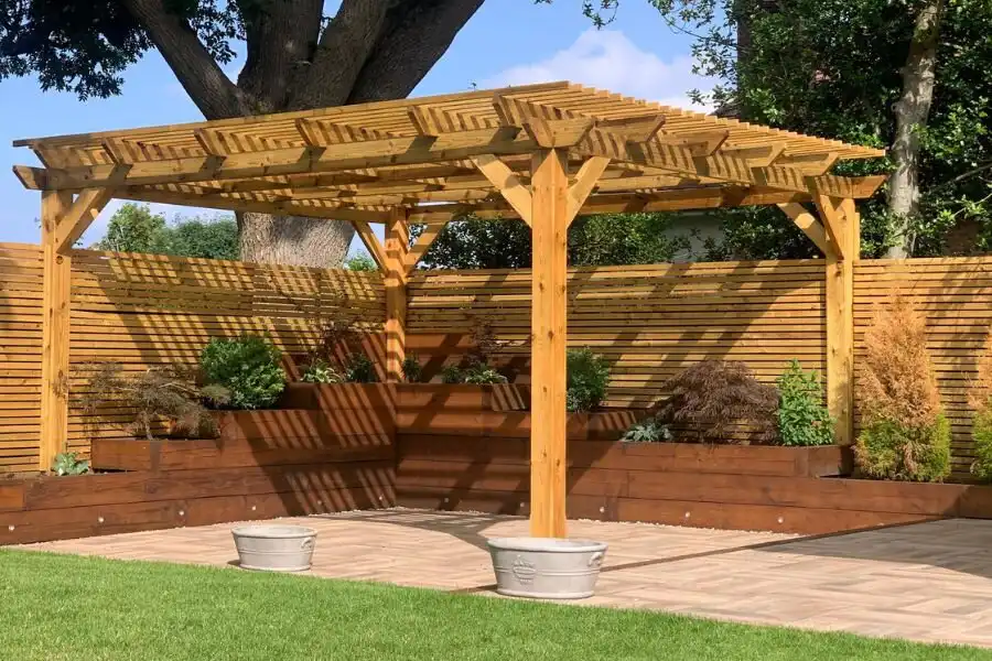 Pergola sử dụng để tạo nên không gian sống ngoại ô, khu vườn, hoặc khu vực giải trí