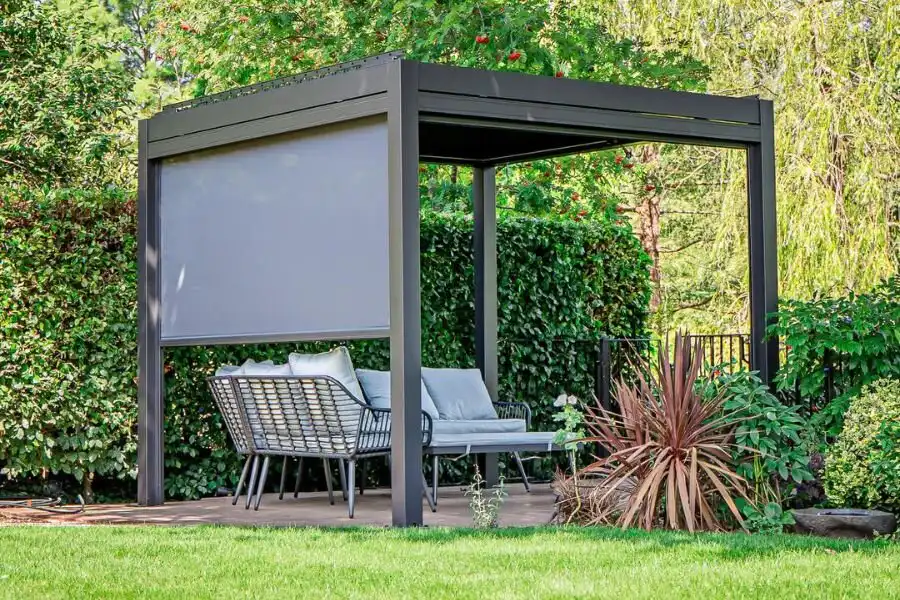 Lựa chọn vật liệu cho pergola phụ thuộc vào mong muốn về thiết kế, ngân sách, và mức độ bảo trì