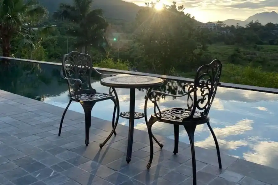 Chất liệu cũng là một trong những tiêu chí đánh giá độ bền của bàn ghế