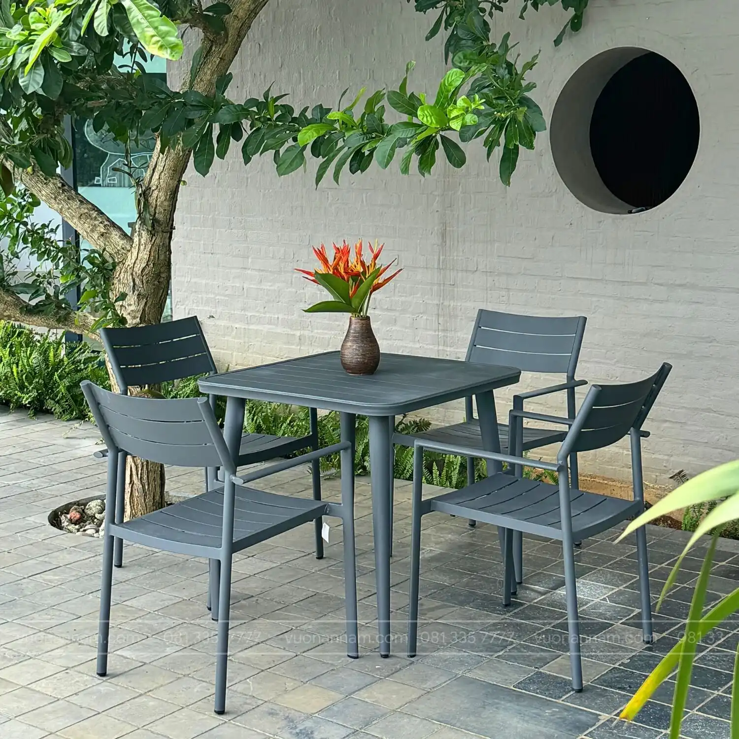 Bàn ghế ăn bằng nhôm