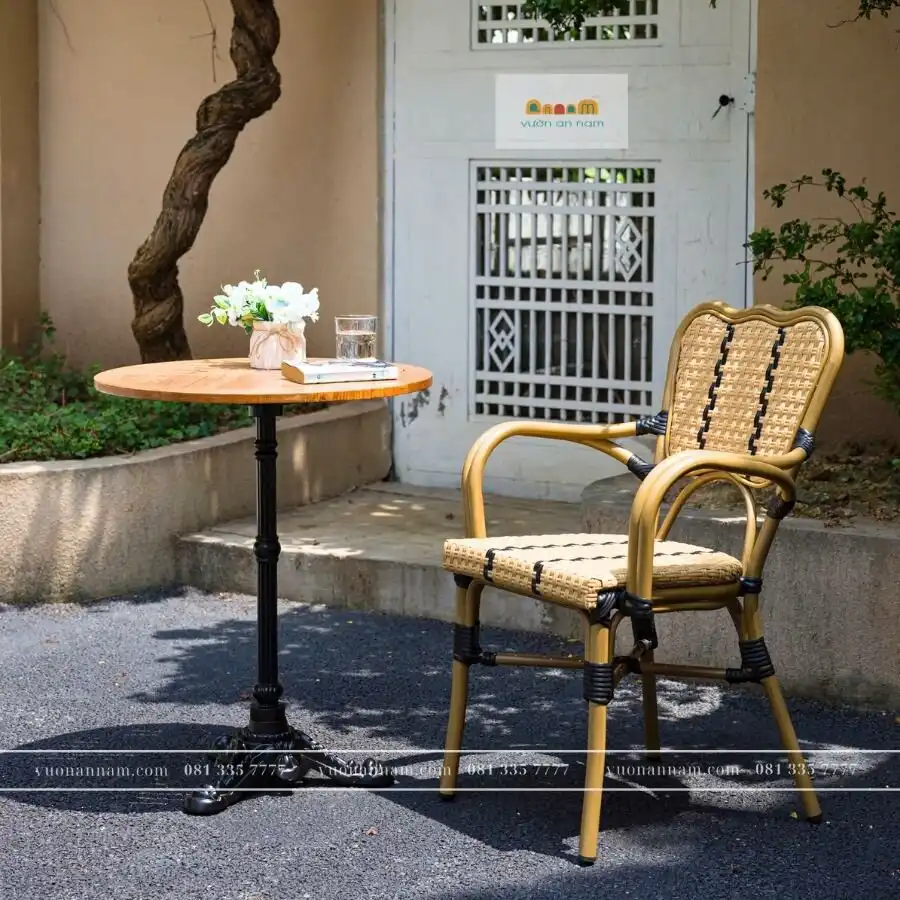 bàn ghế cafe từ phù hợp với những phong cách trầm lắng