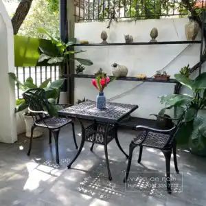 Bàn có thể kê từ 2 đến 4 ghế tùy theo nhu cầu