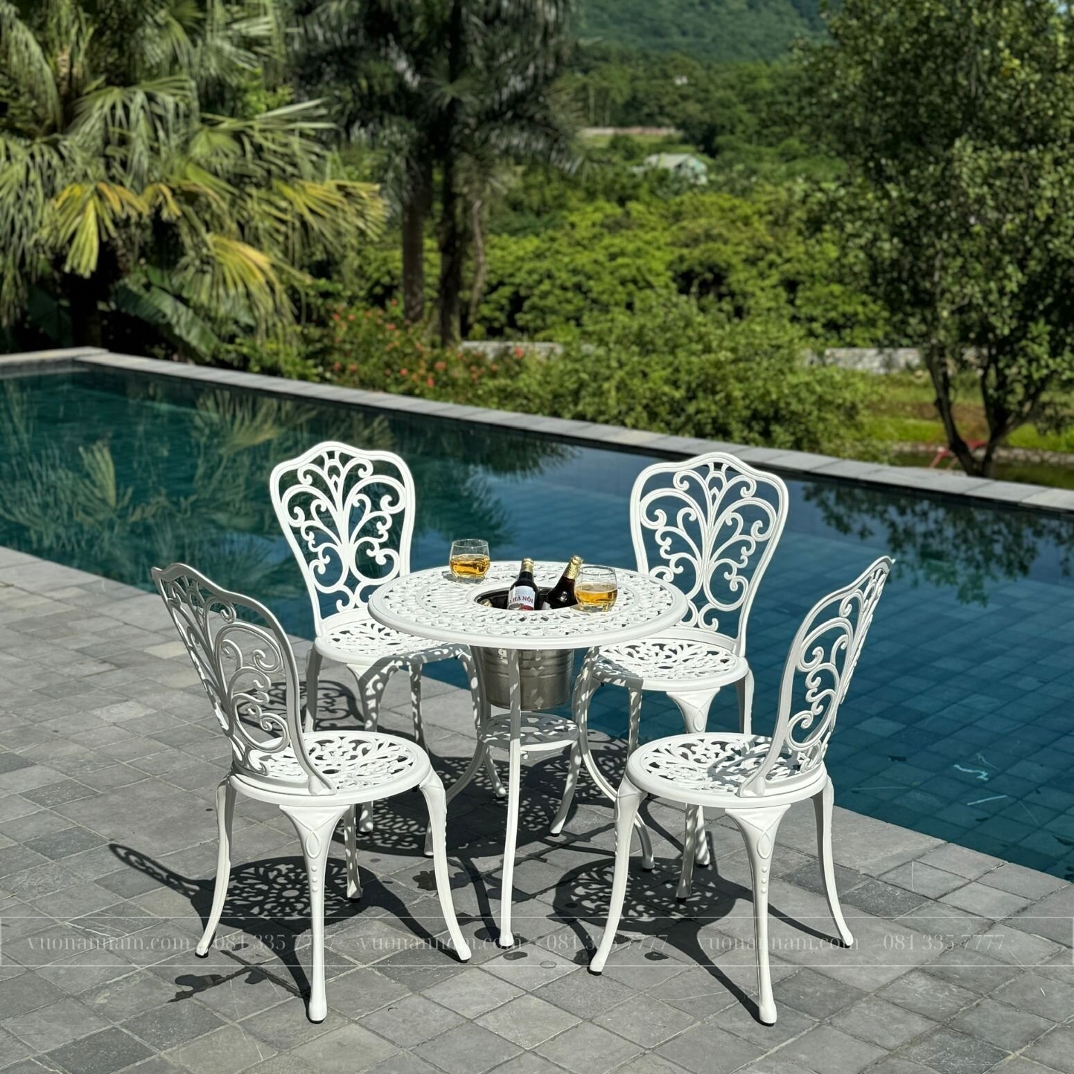 Bộ bàn ghế sân vườn BG-14T màu trắng bàn D70cm