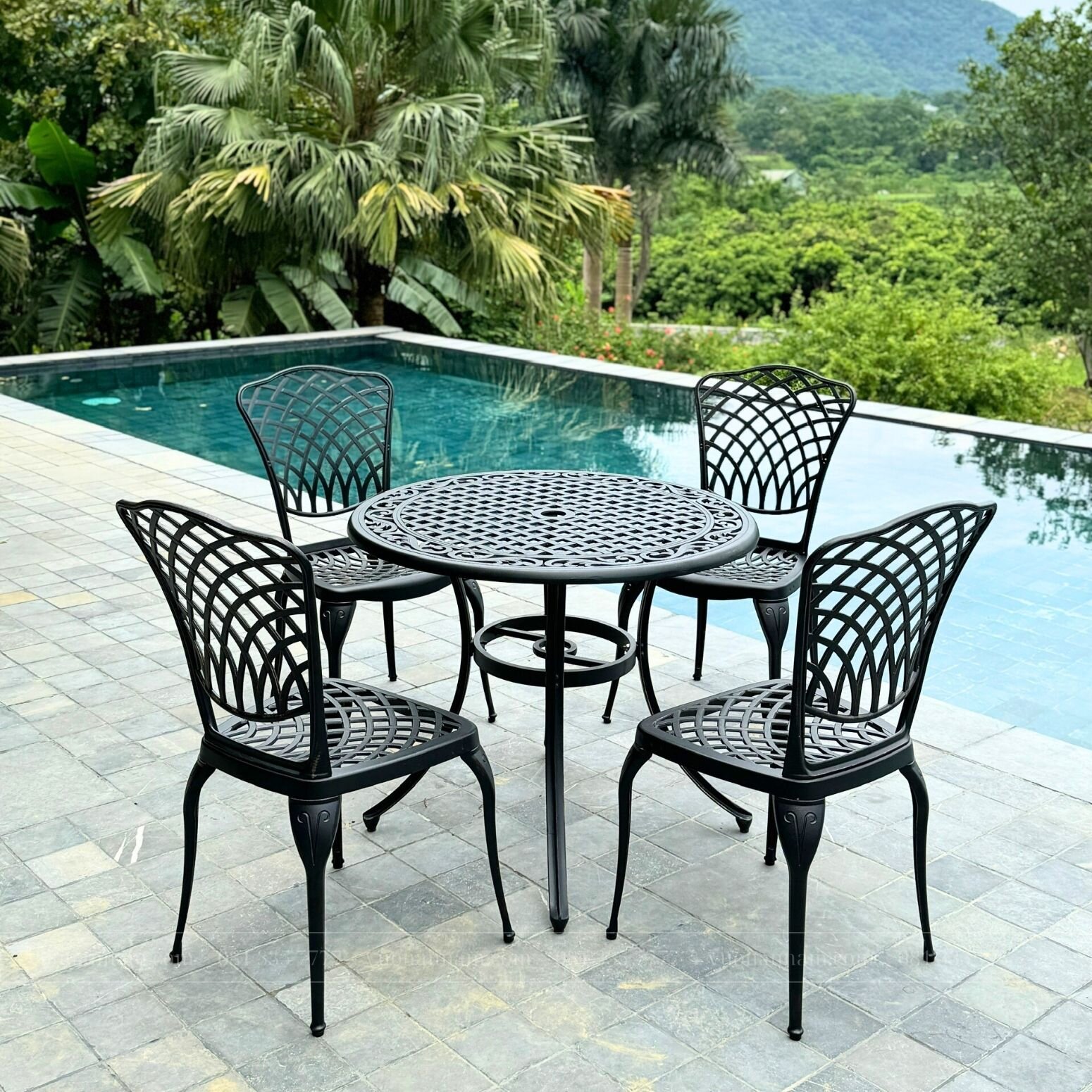 Bộ bàn ghế sân vườn BG-16 màu nâu bàn D90cm