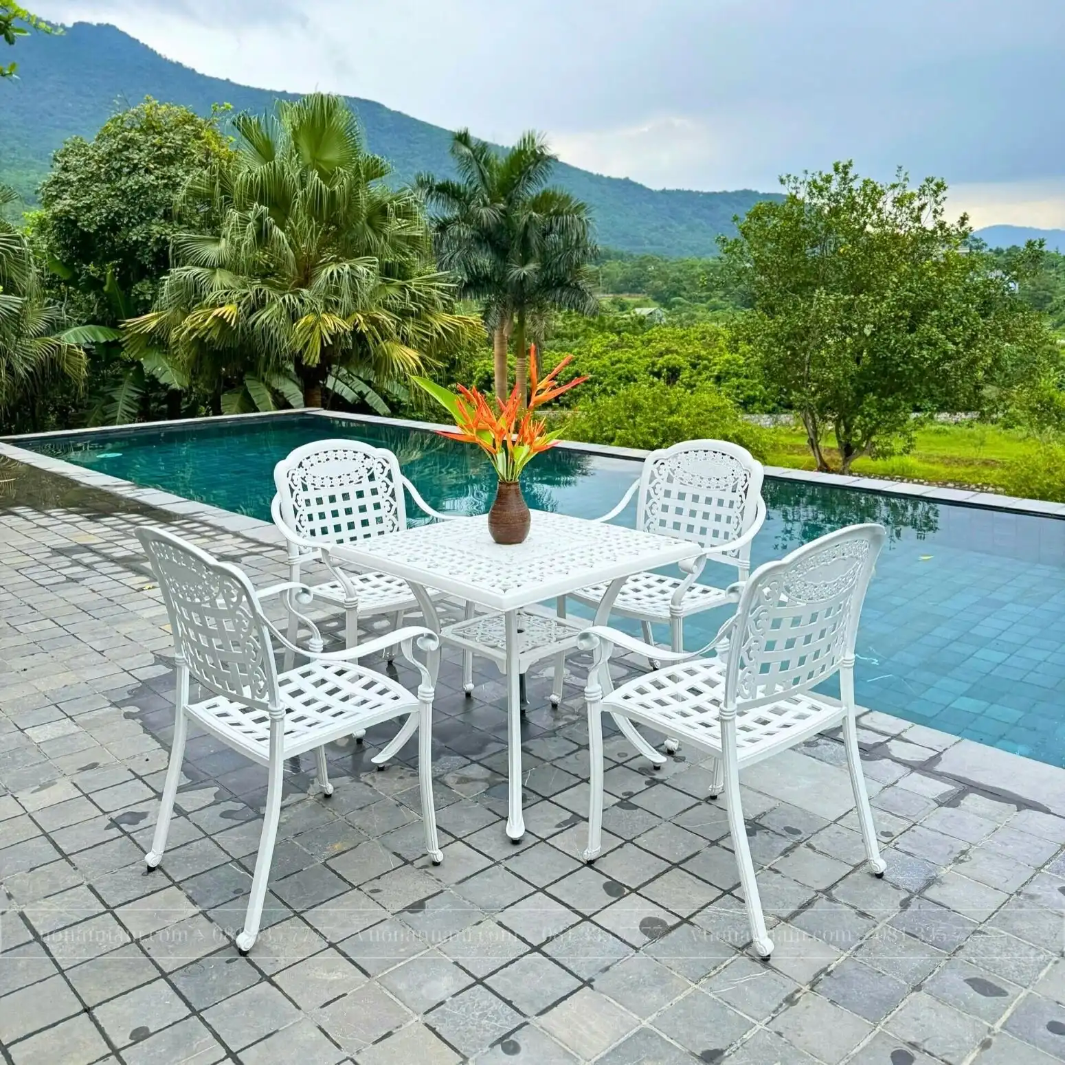 Bộ bàn ghế sân vườn BG04-V80T màu trắng bàn vuông 80cm