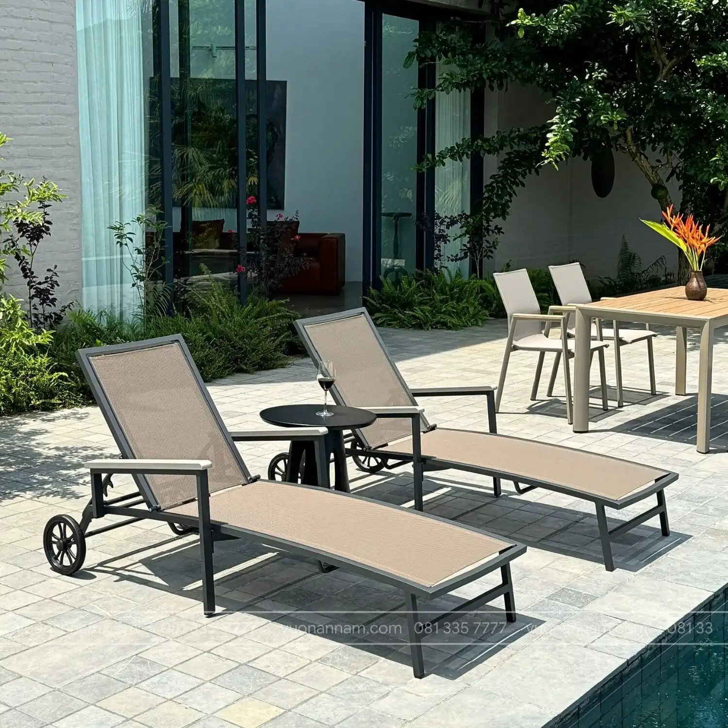 Ghế hồ bơi sang trọng cho biệt thự sân vườn