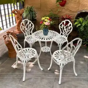 Không gian nhỏ với bộ 4 ghế nhôm đúc