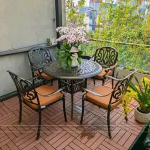 Bộ 4 ghế nhôm đúc đặt tại ban công kích thước 2.5mx2.5m