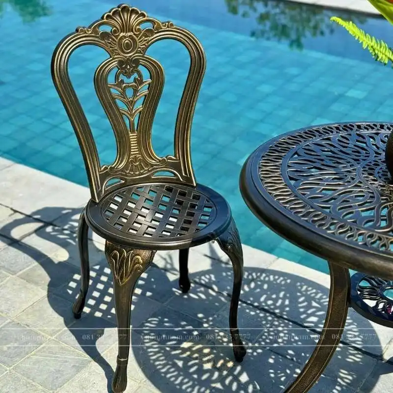 Chất liệu Nhôm đúc cực kì bền màu và sang trọng