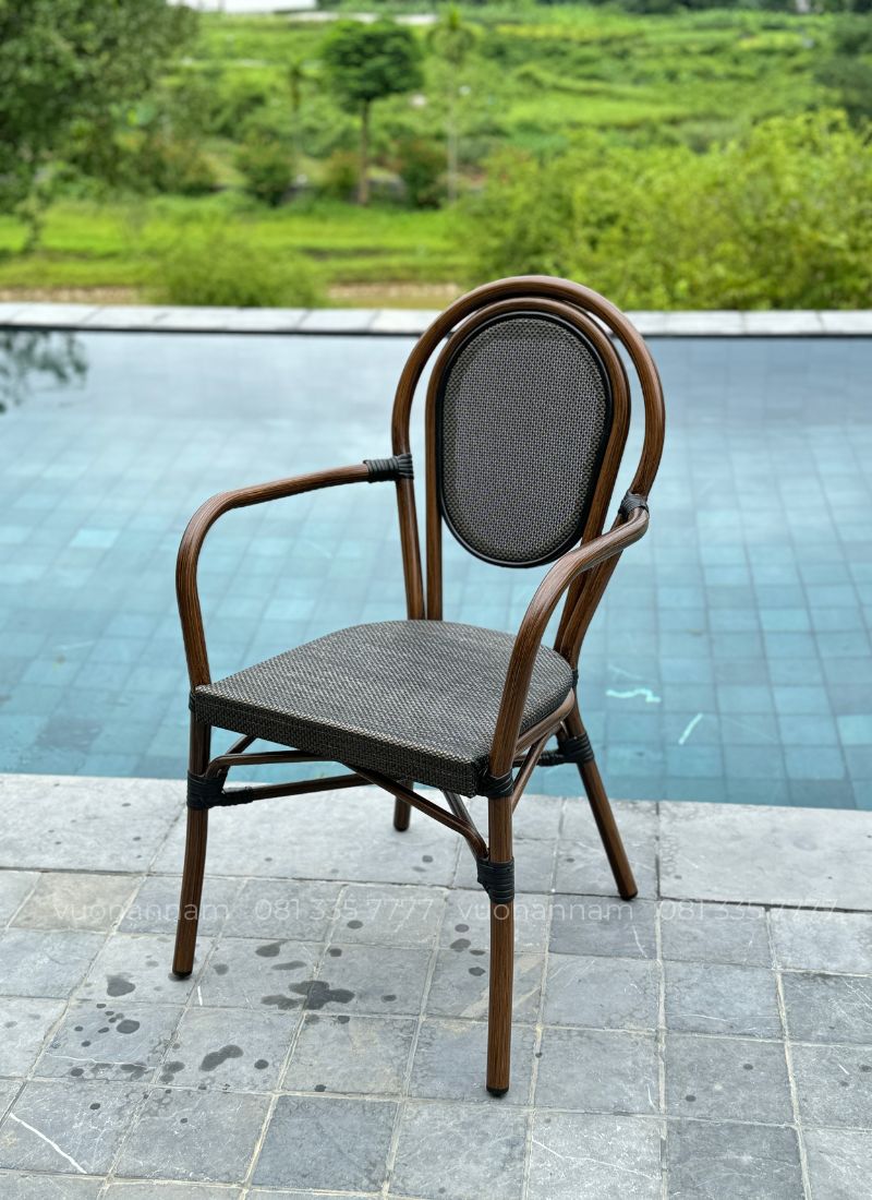 Cận cảnh ghế cafe BTL-GC03 với lưng tựa bo cong