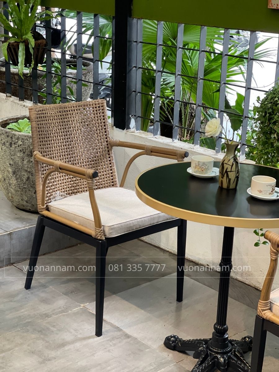 ghế ban công bc-01 có mặt ngồi và lưng tựa đan sợi nhựa giả mây
