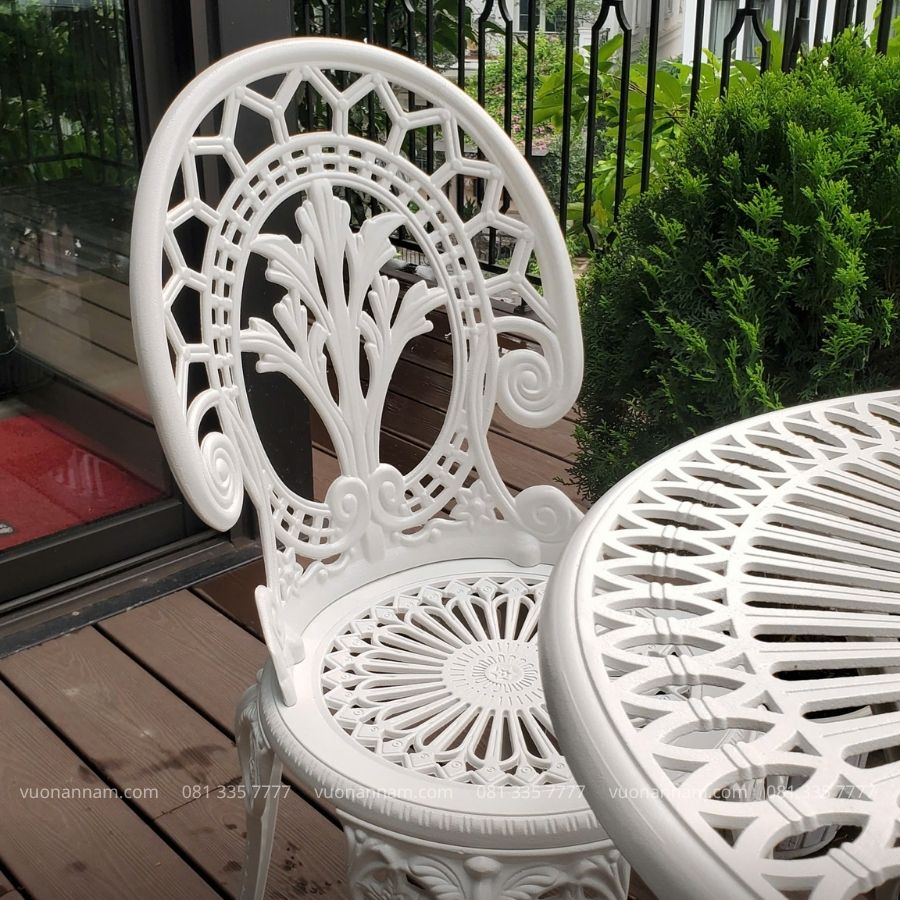 Từ sắc trắng thanh nhã từ những chiếc ghế