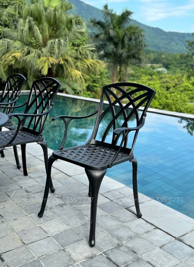 Chi tiết hoa văn trên ghế của nhôm đúc BG-E