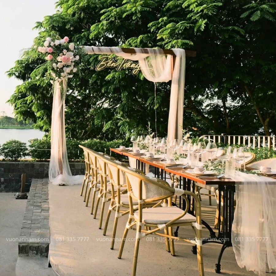 Bộ bàn ghế cafe ngoài trời BTL-GC04 mang đến vẻ đẹp thanh lịch cho quán cà phê