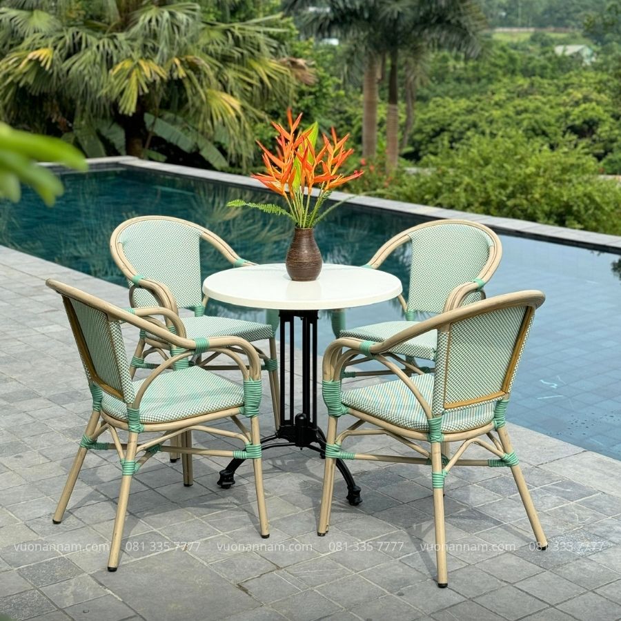 Cận cảnh bộ bàn ghế cafe BTL-GC16X đặt tại không gian hồ bơi