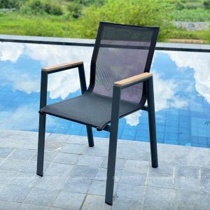 Ghế được làm từ khung nhôm sơn tĩnh điện và lưới Textilene