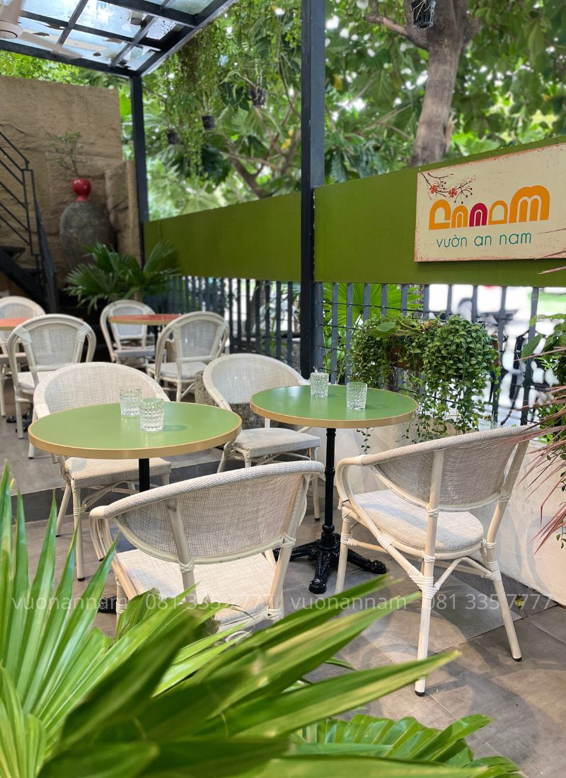 Bộ bàn ghế sân vườn ngoài trời BGC-09T gồm 4 ghế Textilene và 1 bàn tròn cho không gian sân vườn.