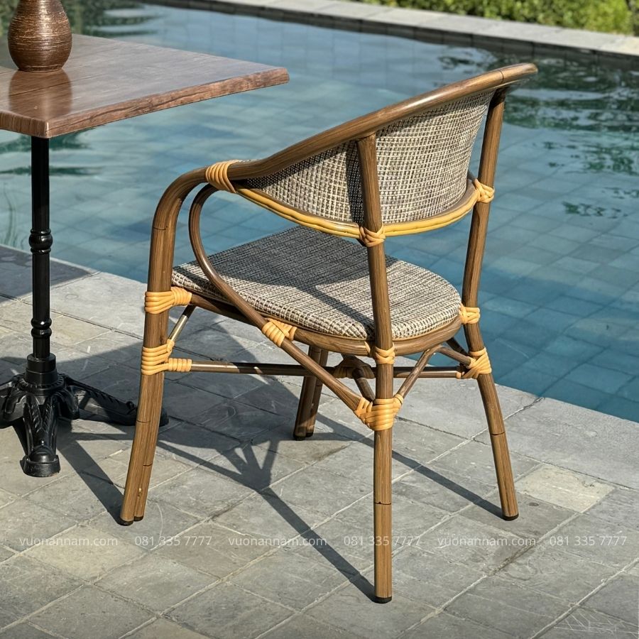 Mặt sau của chiếc ghế cafe sân vườn cổ điển Carilsle GTL-GC06