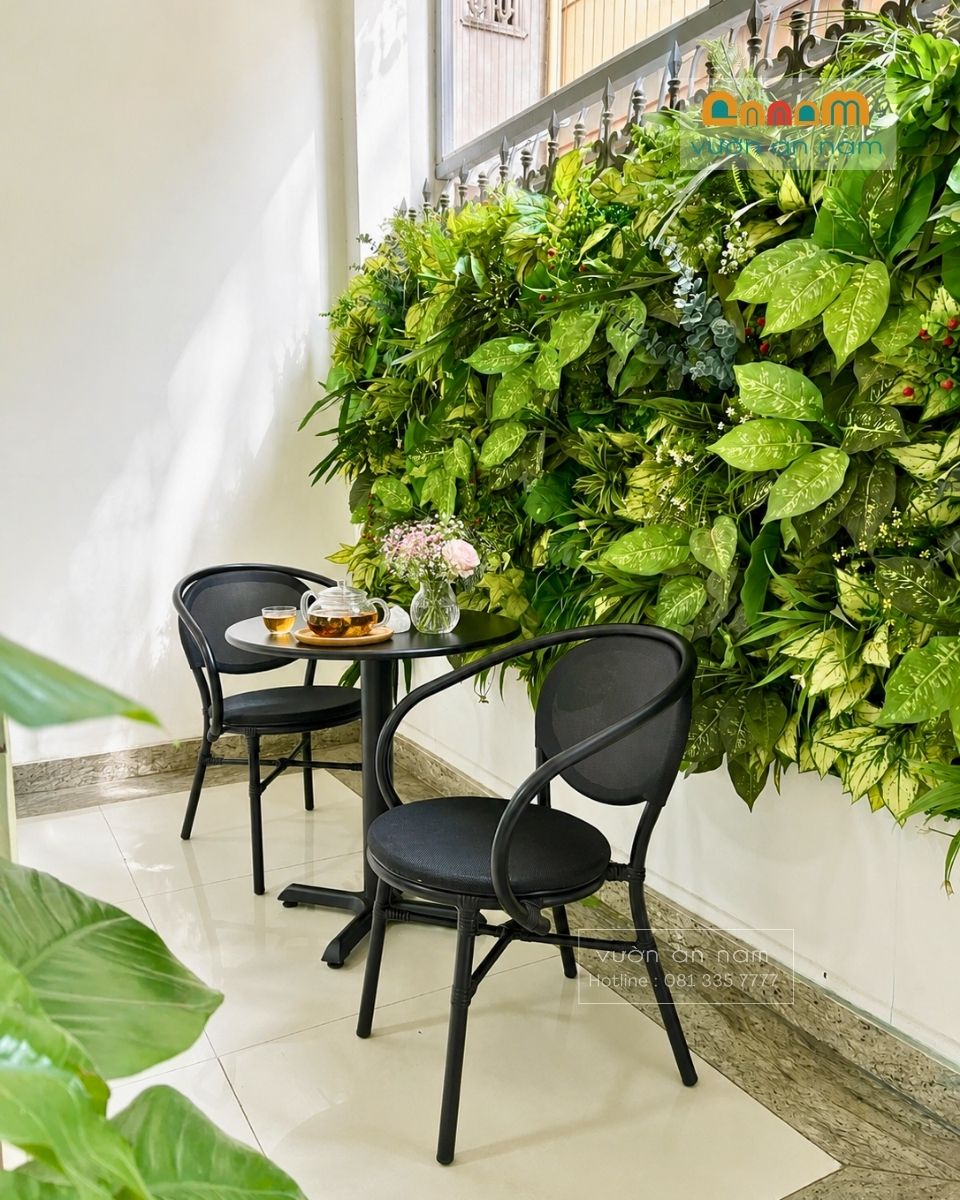 mẫu bàn cafe ban công vừa đẹp vừa sang trọng cho quán