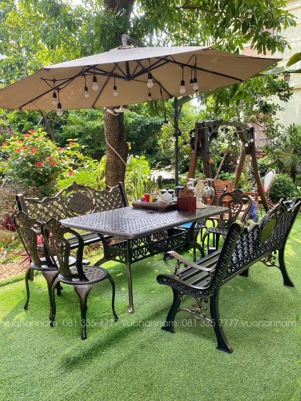 Bổ sung ô che nắng, đèn ngoài trời hoặc phụ kiện phù hợp