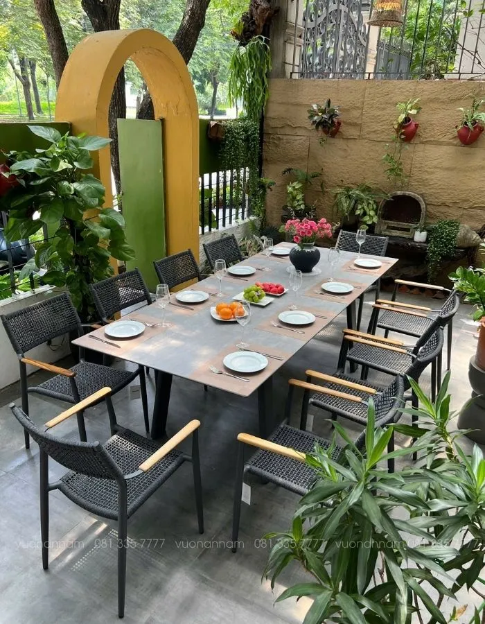 những sai lầm cần tránh khi chọn bàn ăn cho sân thượng, sân vườn