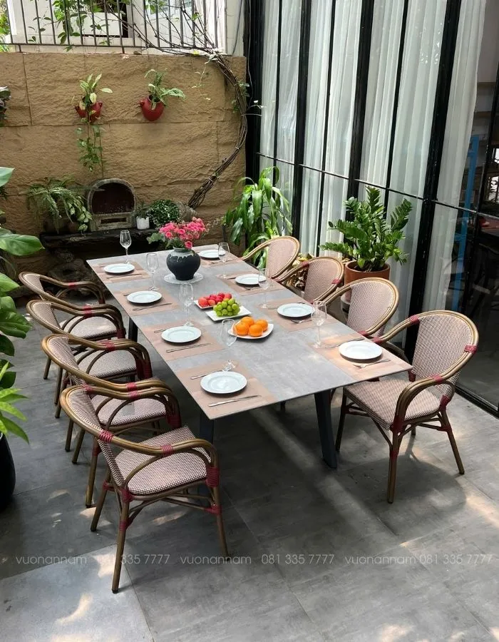 chọn kích thước bàn và số lượng ghế hợp lý