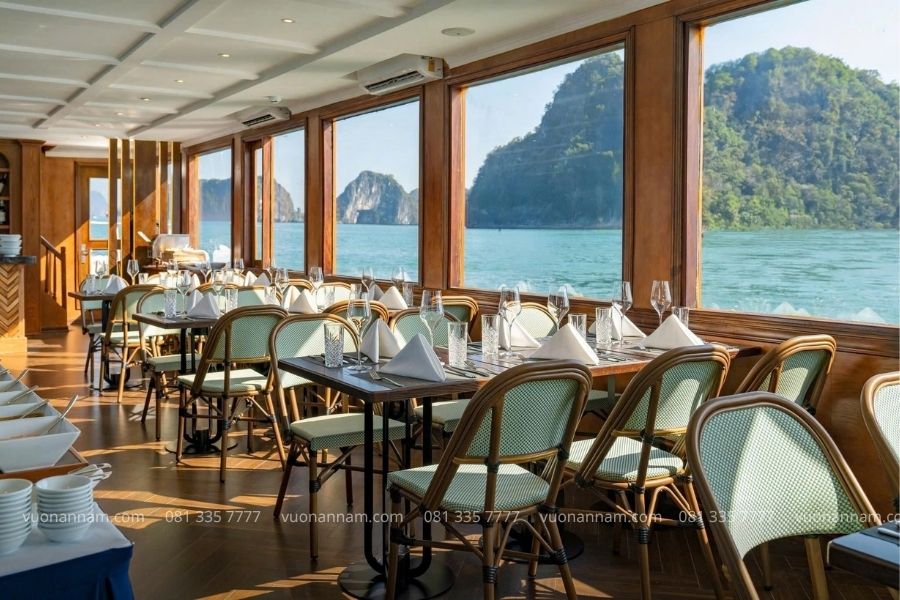 Sự sang trọng và tinh tế mà những bộ bàn ghế Cafe mang đến nơi không gian du thuyền